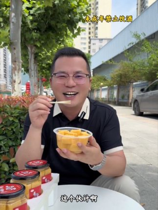 包谷醪糟 包谷米酒 看到这里是否唤起您儿时的记忆，它既有玉米的清香，又有糯米米酒的清甜，赶紧来一单，